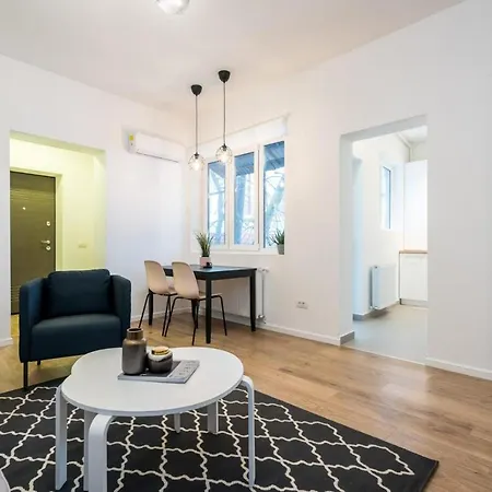 Modern Touches Apartment *